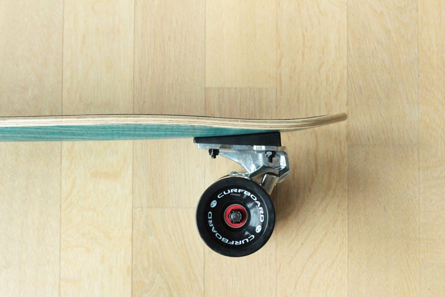 Side view of the front truck of the Curfboard x Soulboardiy surfskate
